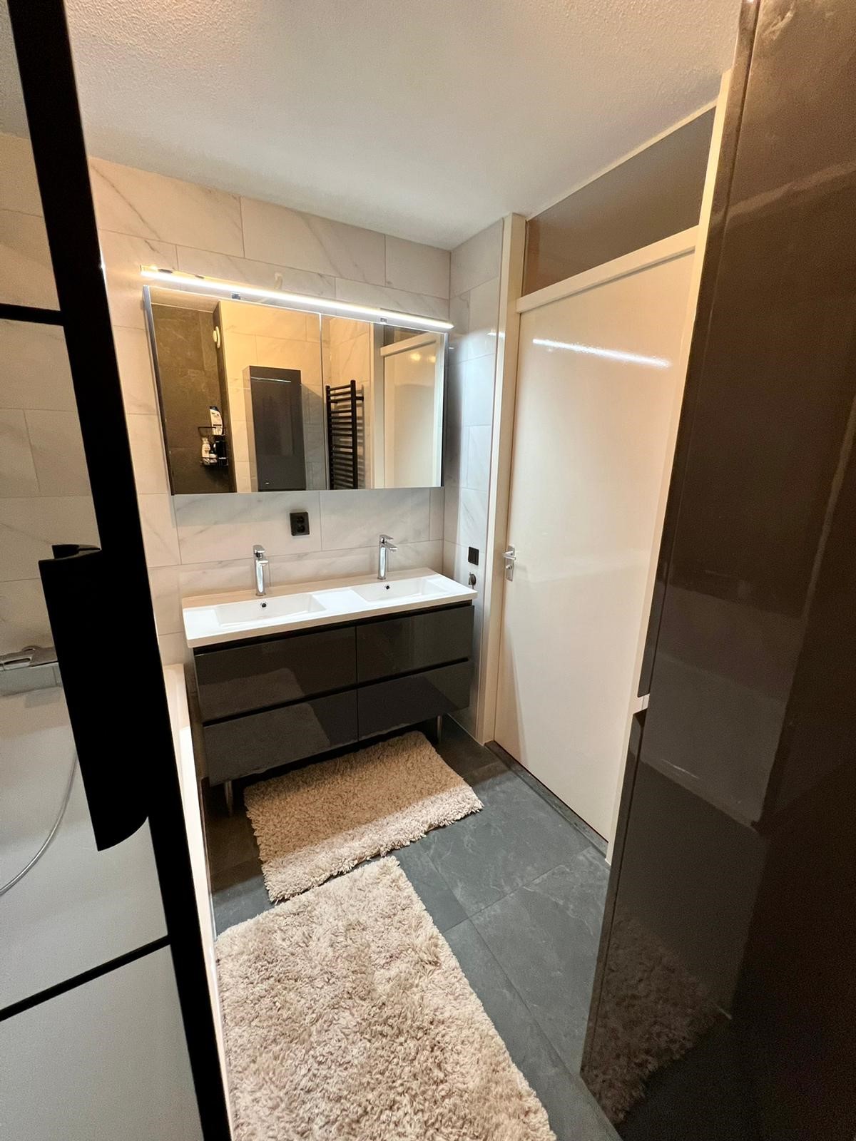 Badkamer natuursteen Zoetermeer